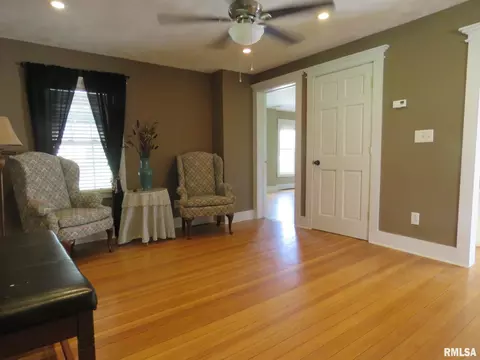 307 W Main St, Atkinson, IL 61235 photo 4