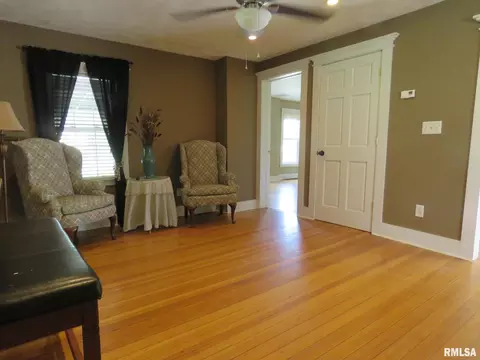 307 W Main St, Atkinson, IL 61235 photo 3