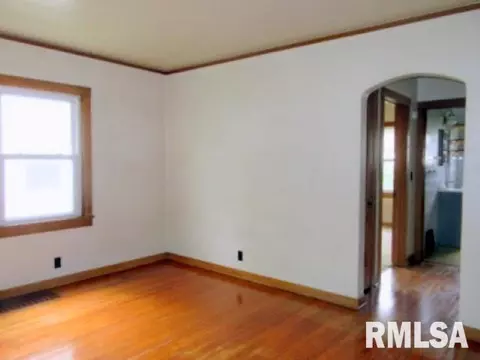 2013 4th St, Moline, IL 61265 photo 5