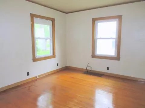 2013 4th St, Moline, IL 61265 photo 3