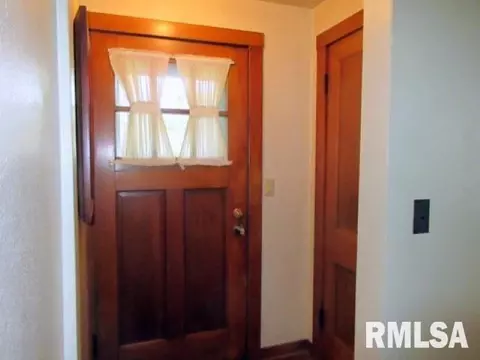 2013 4th St, Moline, IL 61265 photo 7