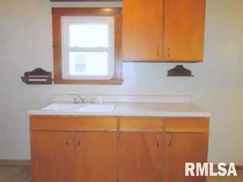 2013 4th St, Moline, IL 61265 photo 10