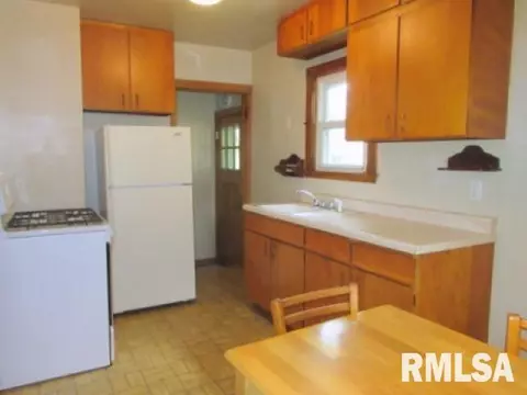 2013 4th St, Moline, IL 61265 photo 8