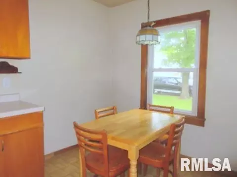 2013 4th St, Moline, IL 61265 photo 11