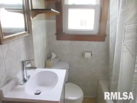 2013 4th St, Moline, IL 61265 photo 14