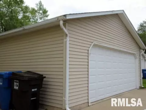 2013 4th St, Moline, IL 61265 photo 32
