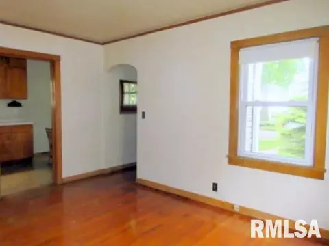 2013 4th St, Moline, IL 61265 photo 4