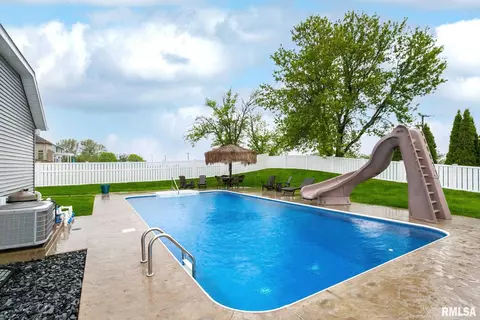 1105 W Spring St, Eldridge, IA 52748 photo 7