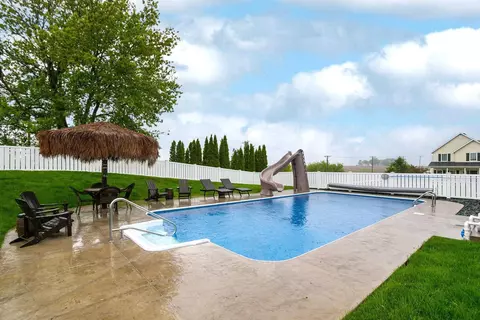 1105 W Spring St, Eldridge, IA 52748 photo 5