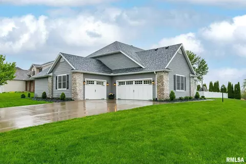 1105 W Spring St, Eldridge, IA 52748 photo 2