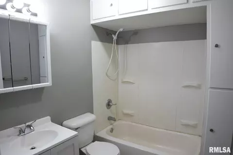 3806 12th St, Moline, IL 61265 photo 9