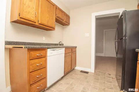 2318 15th St, Moline, IL 61265 photo 3
