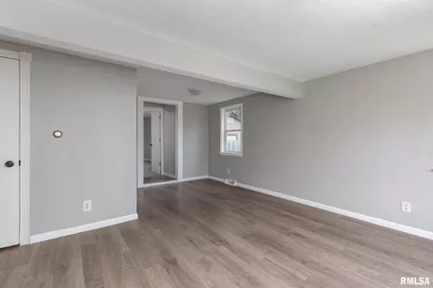 2415 45th St, Moline, IL 61265 photo 10