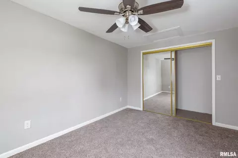 2415 45th St, Moline, IL 61265 photo 11