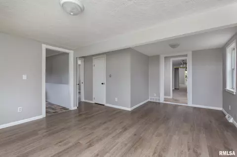 2415 45th St, Moline, IL 61265 photo 9
