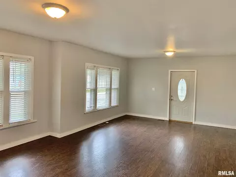 902 W Boulevard Blvd, Marion, IL 62959 photo 4