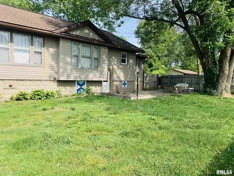 902 W Boulevard Blvd, Marion, IL 62959 photo 2