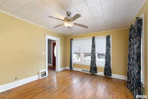 732 25th St, Moline, IL 61265 photo 4