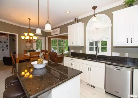604 E 3rd St, Coal Valley, IL 61240 photo 5