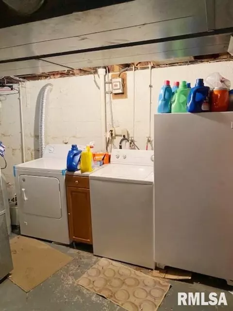2369 28th St, Moline, IL 61265 photo 6