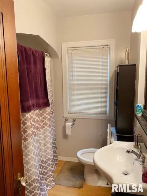 2369 28th St, Moline, IL 61265 photo 9