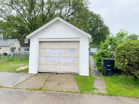 2369 28th St, Moline, IL 61265 photo 3