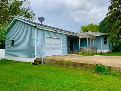 406 Meltzer Ave, Walnut, IL 61376 photo 4