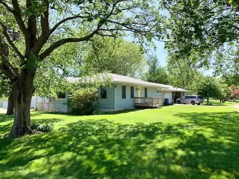 406 Meltzer Ave, Walnut, IL 61376 photo 2