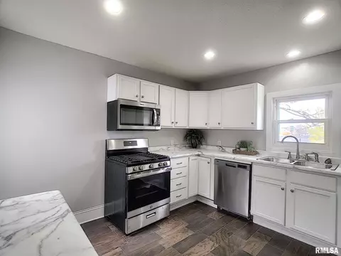 907 16th St, Moline, IL 61265 photo 10