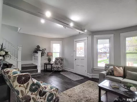 907 16th St, Moline, IL 61265 photo 5