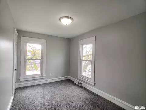 907 16th St, Moline, IL 61265 photo 17
