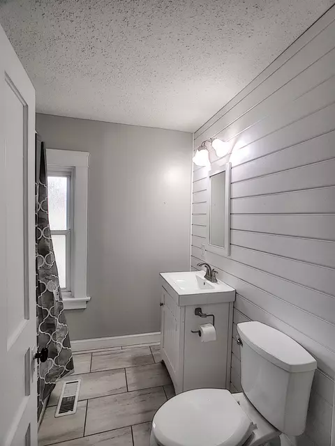 907 16th St, Moline, IL 61265 photo 18