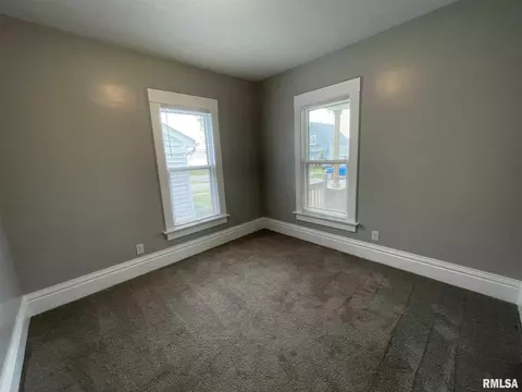 130 15th St, Silvis, IL 61282 photo 5