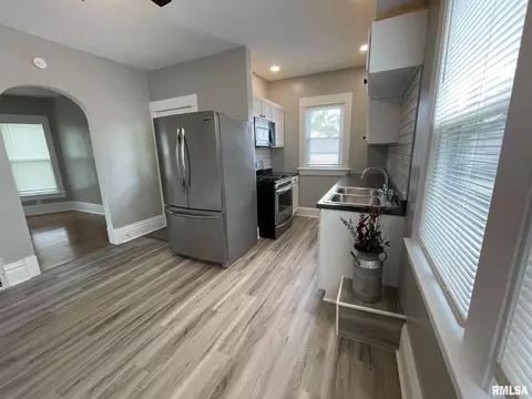 130 15th St, Silvis, IL 61282 photo 8