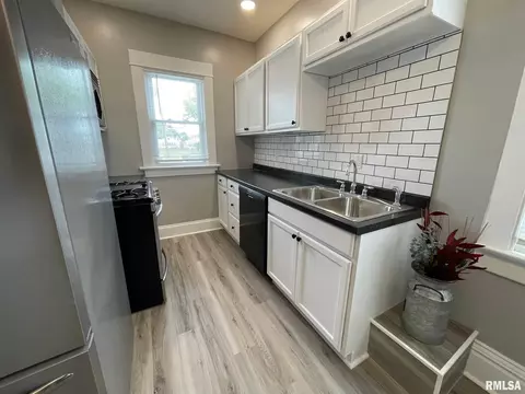 130 15th St, Silvis, IL 61282 photo 9