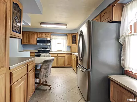 1909 46th St, Moline, IL 61265 photo 7