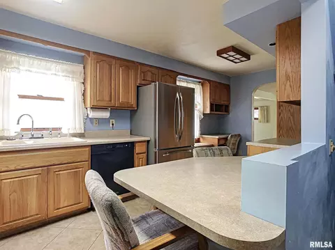 1909 46th St, Moline, IL 61265 photo 6
