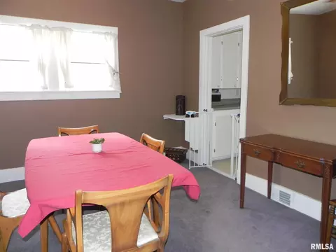 1325 26th St, Moline, IL 61265 photo 6