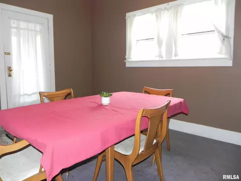 1325 26th St, Moline, IL 61265 photo 4