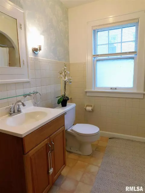 1190 22nd St, Moline, IL 61265 photo 24
