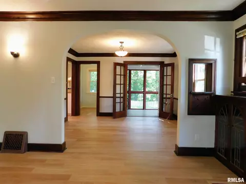 1190 22nd St, Moline, IL 61265 photo 9