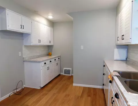 1190 22nd St, Moline, IL 61265 photo 18