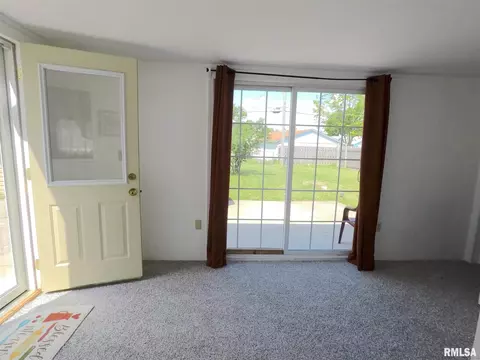 1009 40th St, Moline, IL 61265 photo 3