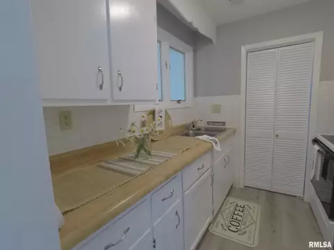 1009 40th St, Moline, IL 61265 photo 8