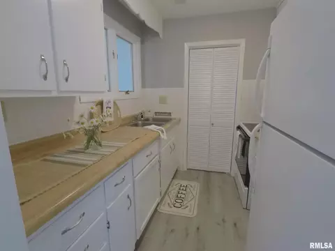 1009 40th St, Moline, IL 61265 photo 6