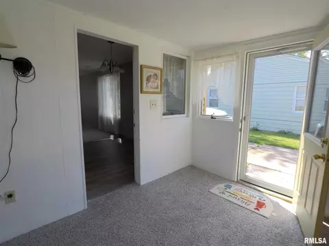 1009 40th St, Moline, IL 61265 photo 5
