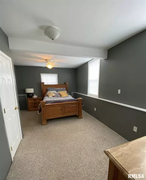 600 N Maple St, Benton, IL 62812 photo 18