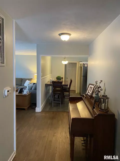 600 N Maple St, Benton, IL 62812 photo 10