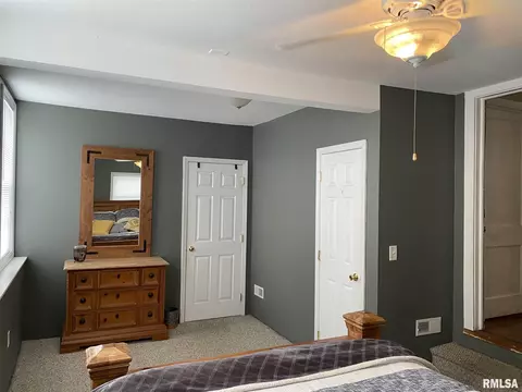 600 N Maple St, Benton, IL 62812 photo 9
