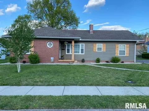 600 N Maple St, Benton, IL 62812 photo 1